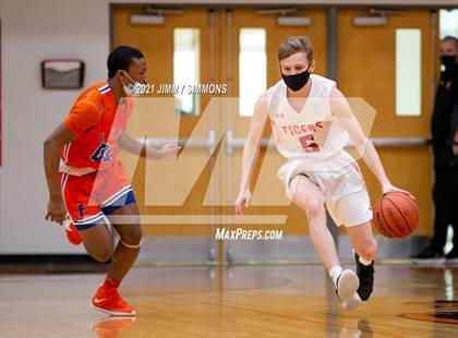 Thumbnail 2 in East St. Louis @ Edwardsville (IHSA SWC Championship) photogallery.