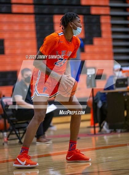 Thumbnail 3 in East St. Louis @ Edwardsville (IHSA SWC Championship) photogallery.