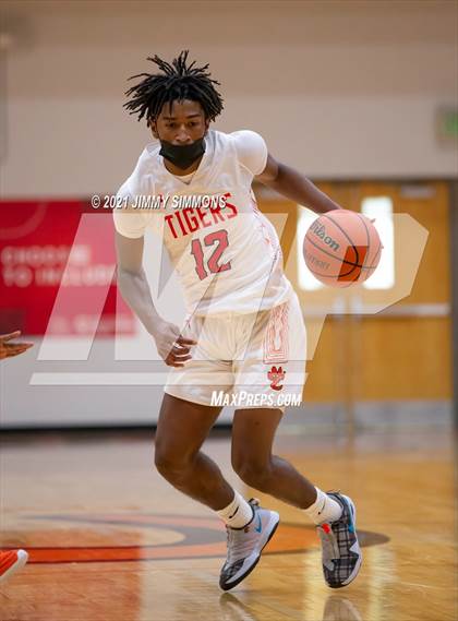 Thumbnail 2 in East St. Louis @ Edwardsville (IHSA SWC Championship) photogallery.