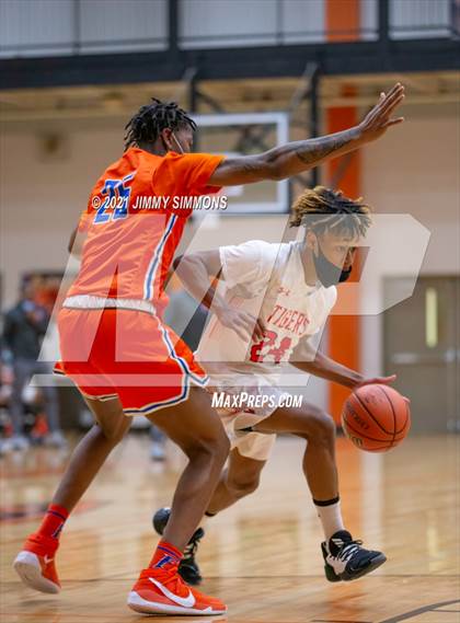 Thumbnail 2 in East St. Louis @ Edwardsville (IHSA SWC Championship) photogallery.