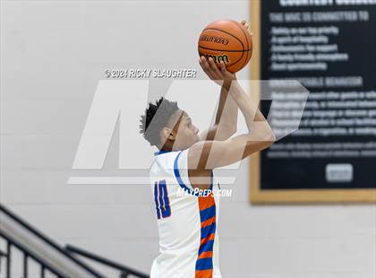 Thumbnail 3 in East St. Louis vs. Mt. Vernon (IHSA 3A Sectionals Semifinal) photogallery.