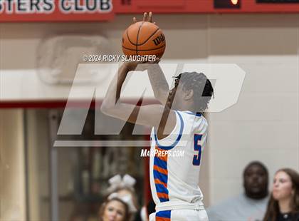 Thumbnail 3 in East St. Louis vs. Mt. Vernon (IHSA 3A Sectionals Semifinal) photogallery.