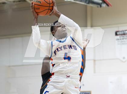 Thumbnail 1 in East St. Louis vs. Mt. Vernon (IHSA 3A Sectionals Semifinal) photogallery.