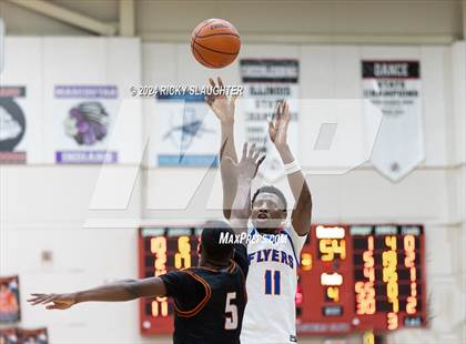 Thumbnail 2 in East St. Louis vs. Mt. Vernon (IHSA 3A Sectionals Semifinal) photogallery.