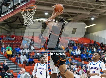 Thumbnail 1 in East St. Louis vs. Mt. Vernon (IHSA 3A Sectionals Semifinal) photogallery.
