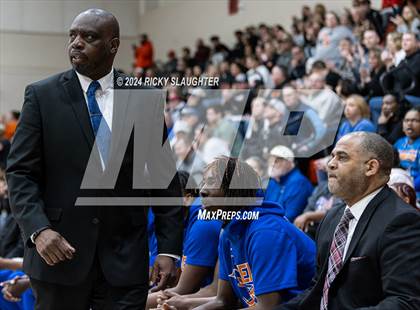 Thumbnail 2 in East St. Louis vs. Mt. Vernon (IHSA 3A Sectionals Semifinal) photogallery.