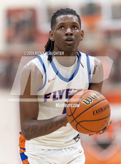 Thumbnail 2 in East St. Louis vs. Mt. Vernon (IHSA 3A Sectionals Semifinal) photogallery.