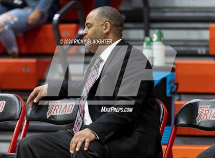 Thumbnail 3 in East St. Louis vs. Mt. Vernon (IHSA 3A Sectionals Semifinal) photogallery.