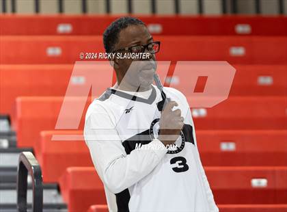 Thumbnail 3 in East St. Louis vs. Mt. Vernon (IHSA 3A Sectionals Semifinal) photogallery.