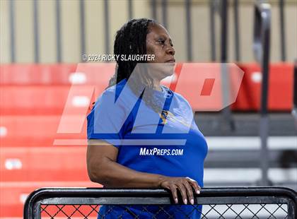 Thumbnail 2 in East St. Louis vs. Mt. Vernon (IHSA 3A Sectionals Semifinal) photogallery.