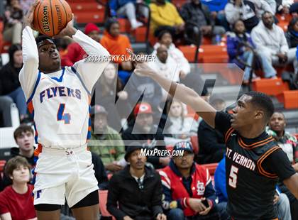 Thumbnail 3 in East St. Louis vs. Mt. Vernon (IHSA 3A Sectionals Semifinal) photogallery.