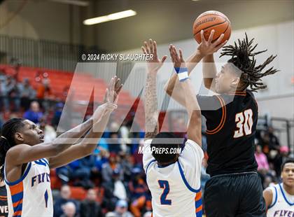 Thumbnail 3 in East St. Louis vs. Mt. Vernon (IHSA 3A Sectionals Semifinal) photogallery.