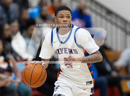 Thumbnail 1 in East St. Louis vs. Mt. Vernon (IHSA 3A Sectionals Semifinal) photogallery.