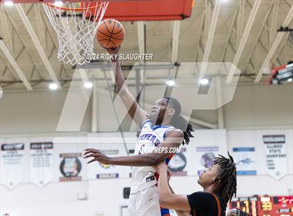 Thumbnail 2 in East St. Louis vs. Mt. Vernon (IHSA 3A Sectionals Semifinal) photogallery.
