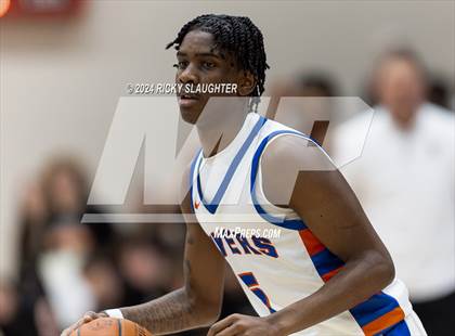 Thumbnail 3 in East St. Louis vs. Mt. Vernon (IHSA 3A Sectionals Semifinal) photogallery.