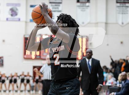 Thumbnail 2 in East St. Louis vs. Mt. Vernon (IHSA 3A Sectionals Semifinal) photogallery.
