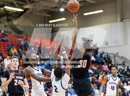 Thumbnail 1 in East St. Louis vs. Mt. Vernon (IHSA 3A Sectionals Semifinal) photogallery.