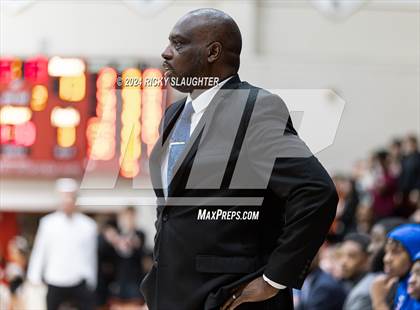 Thumbnail 3 in East St. Louis vs. Mt. Vernon (IHSA 3A Sectionals Semifinal) photogallery.
