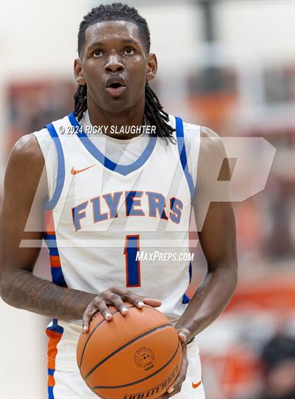 Thumbnail 1 in East St. Louis vs. Mt. Vernon (IHSA 3A Sectionals Semifinal) photogallery.