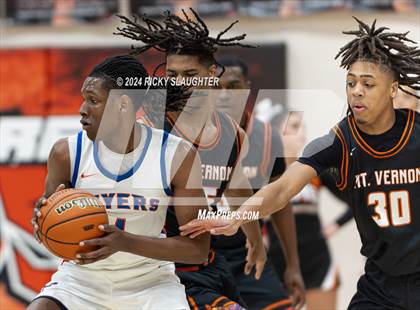 Thumbnail 2 in East St. Louis vs. Mt. Vernon (IHSA 3A Sectionals Semifinal) photogallery.