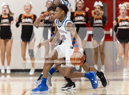 Thumbnail 1 in East St. Louis vs. Mt. Vernon (IHSA 3A Sectionals Semifinal) photogallery.