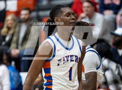 Thumbnail 1 in East St. Louis vs. Mt. Vernon (IHSA 3A Sectionals Semifinal) photogallery.