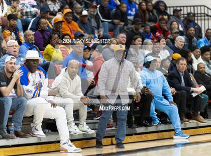 Thumbnail 1 in East St. Louis vs. Mt. Vernon (IHSA 3A Sectionals Semifinal) photogallery.