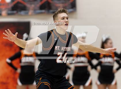 Thumbnail 1 in East St. Louis vs. Mt. Vernon (IHSA 3A Sectionals Semifinal) photogallery.