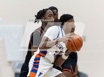 Thumbnail 2 in East St. Louis vs. Mt. Vernon (IHSA 3A Sectionals Semifinal) photogallery.