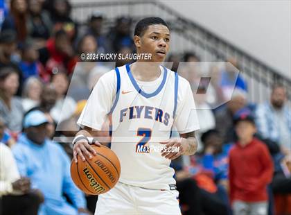 Thumbnail 2 in East St. Louis vs. Mt. Vernon (IHSA 3A Sectionals Semifinal) photogallery.