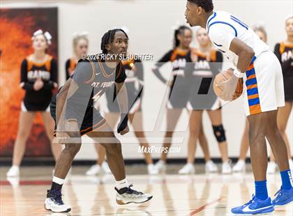 Thumbnail 3 in East St. Louis vs. Mt. Vernon (IHSA 3A Sectionals Semifinal) photogallery.