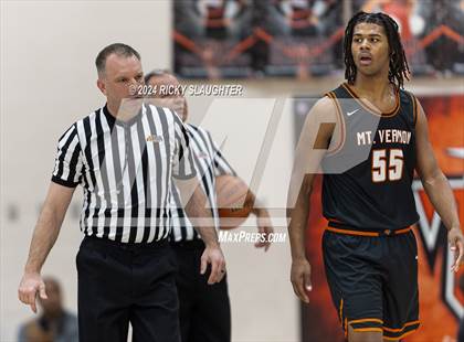Thumbnail 2 in East St. Louis vs. Mt. Vernon (IHSA 3A Sectionals Semifinal) photogallery.