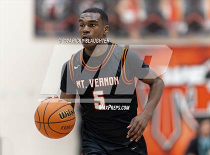 Thumbnail 1 in East St. Louis vs. Mt. Vernon (IHSA 3A Sectionals Semifinal) photogallery.