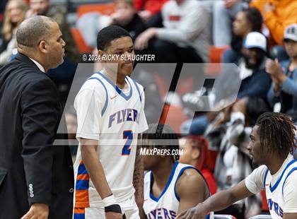 Thumbnail 2 in East St. Louis vs. Mt. Vernon (IHSA 3A Sectionals Semifinal) photogallery.