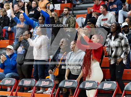 Thumbnail 2 in East St. Louis vs. Mt. Vernon (IHSA 3A Sectionals Semifinal) photogallery.