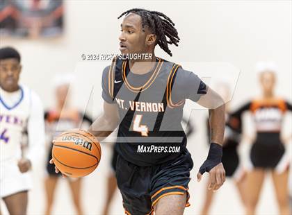 Thumbnail 1 in East St. Louis vs. Mt. Vernon (IHSA 3A Sectionals Semifinal) photogallery.
