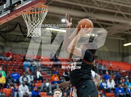 Thumbnail 3 in East St. Louis vs. Mt. Vernon (IHSA 3A Sectionals Semifinal) photogallery.