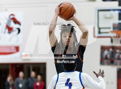 Thumbnail 2 in East St. Louis vs. Mt. Vernon (IHSA 3A Sectionals Semifinal) photogallery.