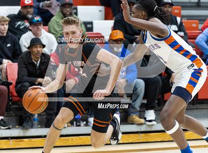 Thumbnail 1 in East St. Louis vs. Mt. Vernon (IHSA 3A Sectionals Semifinal) photogallery.