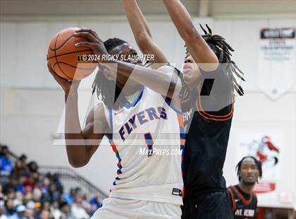 Thumbnail 1 in East St. Louis vs. Mt. Vernon (IHSA 3A Sectionals Semifinal) photogallery.