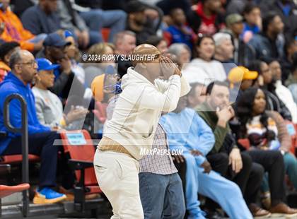 Thumbnail 2 in East St. Louis vs. Mt. Vernon (IHSA 3A Sectionals Semifinal) photogallery.