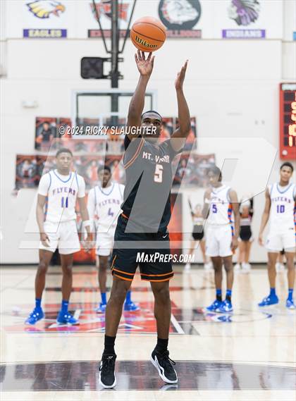 Thumbnail 1 in East St. Louis vs. Mt. Vernon (IHSA 3A Sectionals Semifinal) photogallery.
