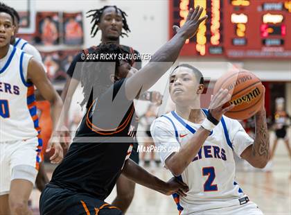 Thumbnail 2 in East St. Louis vs. Mt. Vernon (IHSA 3A Sectionals Semifinal) photogallery.
