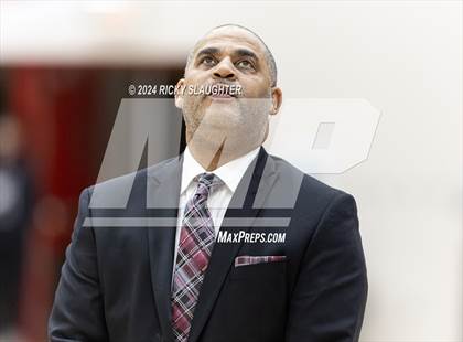 Thumbnail 1 in East St. Louis vs. Mt. Vernon (IHSA 3A Sectionals Semifinal) photogallery.