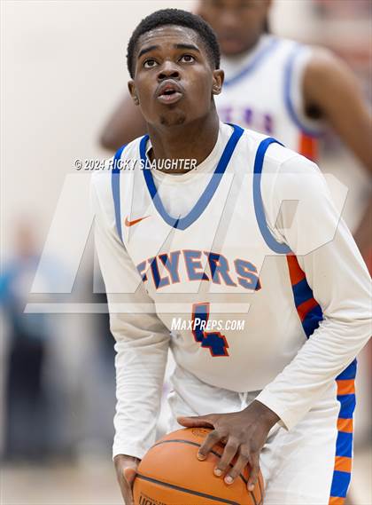 Thumbnail 3 in East St. Louis vs. Mt. Vernon (IHSA 3A Sectionals Semifinal) photogallery.