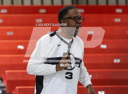 Thumbnail 1 in East St. Louis vs. Mt. Vernon (IHSA 3A Sectionals Semifinal) photogallery.