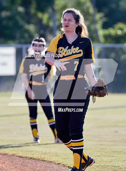 Thumbnail 3 in Sumner vs. Blake photogallery.