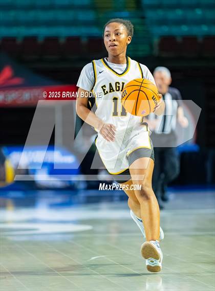 Thumbnail 2 in Greenville vs Greenwood (SCHSL 5A Div 2 Semifinal) photogallery.