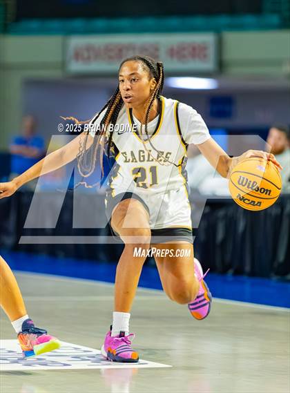 Thumbnail 3 in Greenville vs Greenwood (SCHSL 5A Div 2 Semifinal) photogallery.