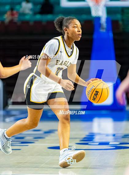 Thumbnail 2 in Greenville vs Greenwood (SCHSL 5A Div 2 Semifinal) photogallery.